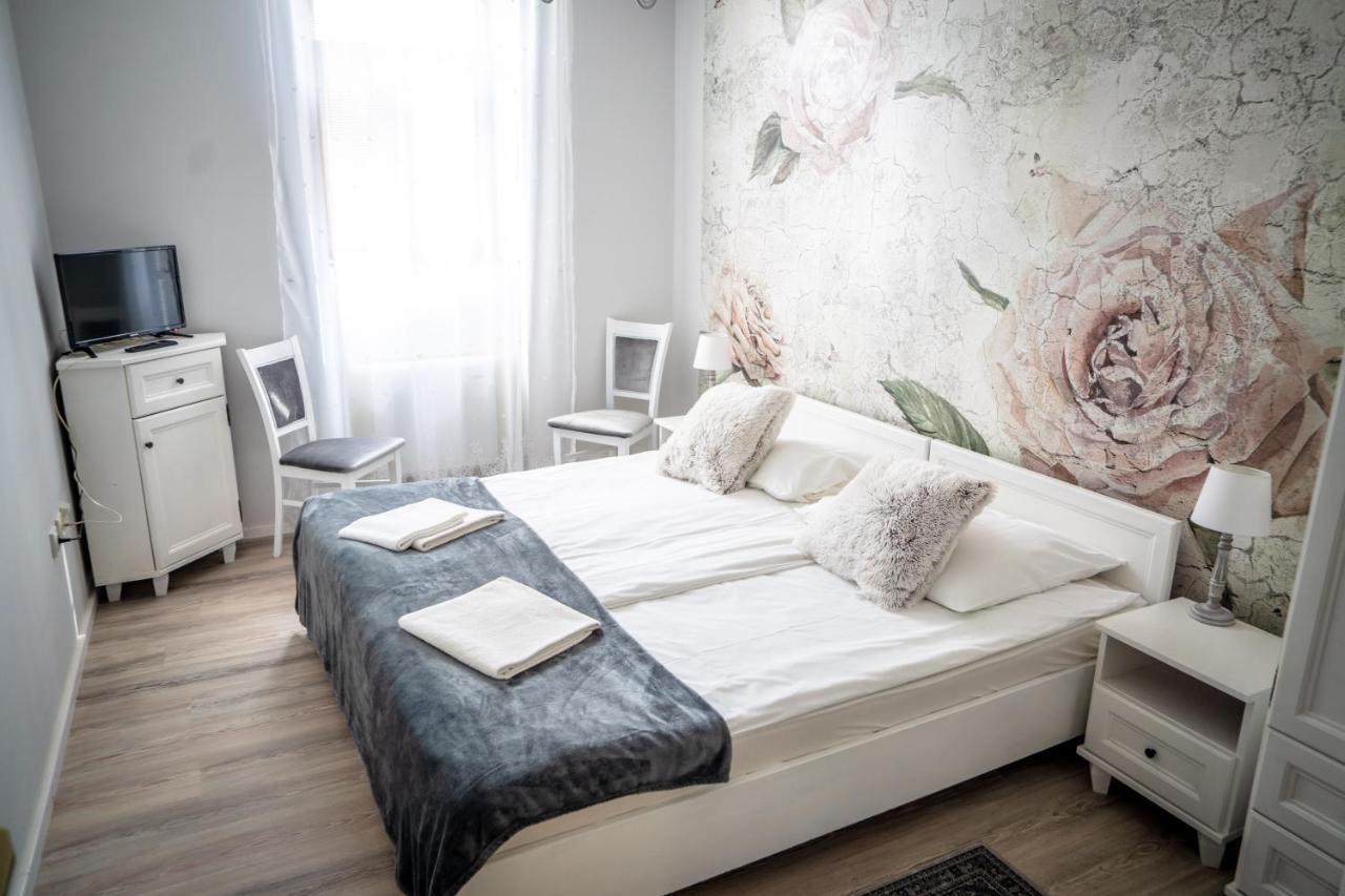 Gyula Panzio Hotell Exteriör bild