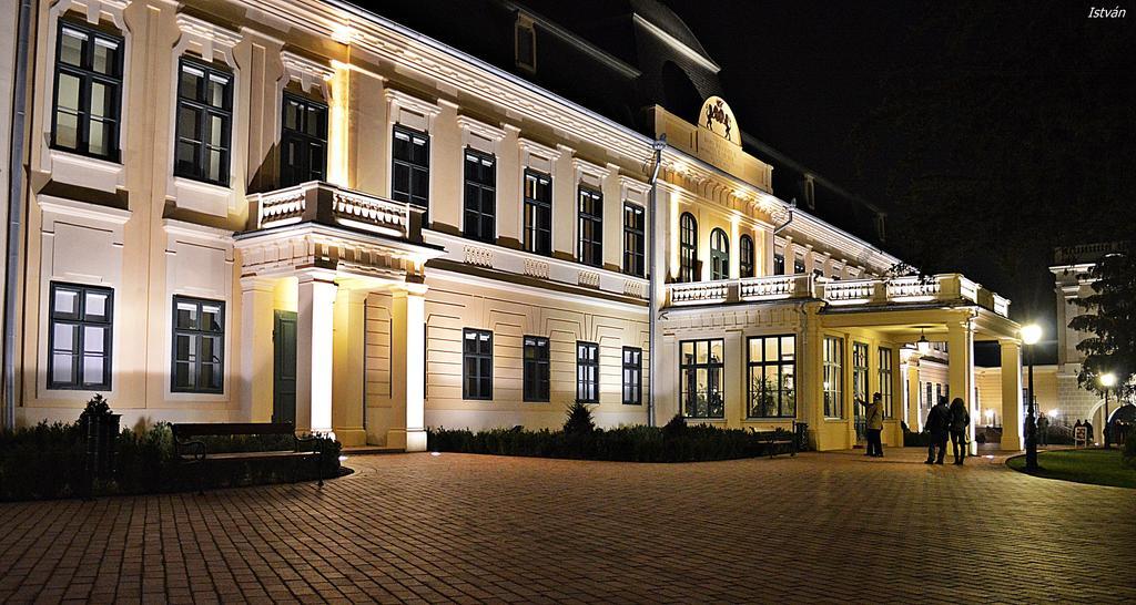 Gyula Panzio Hotell Exteriör bild