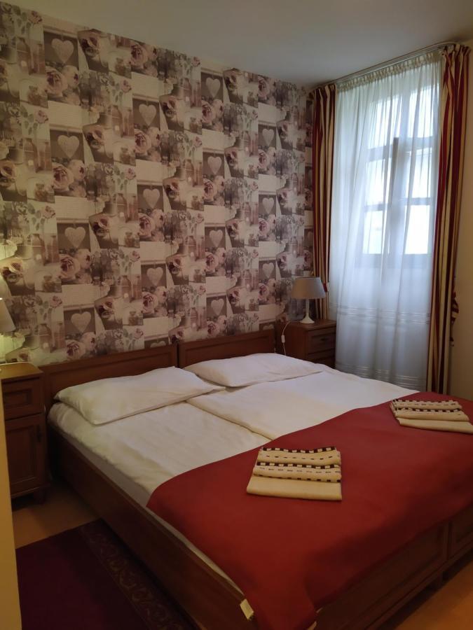 Gyula Panzio Hotell Exteriör bild
