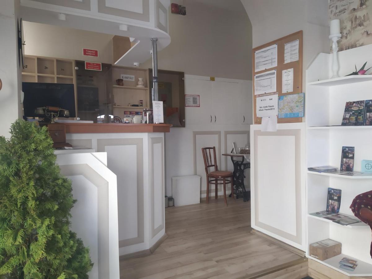Gyula Panzio Hotell Exteriör bild